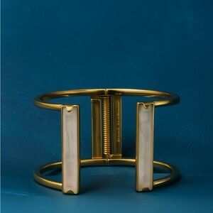 Kendra Scott Gavin Vintage Gold Cuff Bracelet - Mother of Pearl White